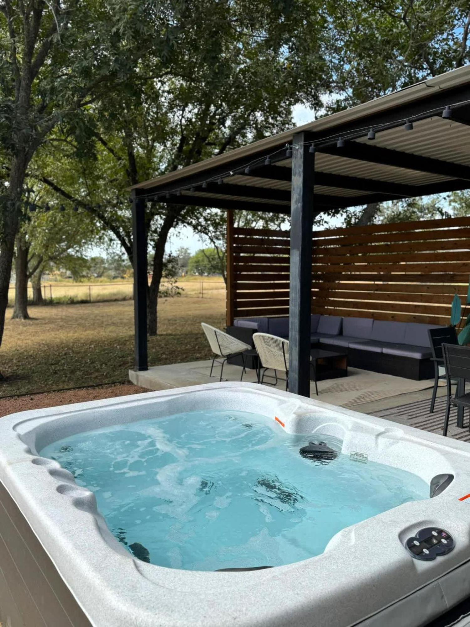 Villa Container Haus Pet Friendly With Cowboy Pool Fredericksburg Esterno foto