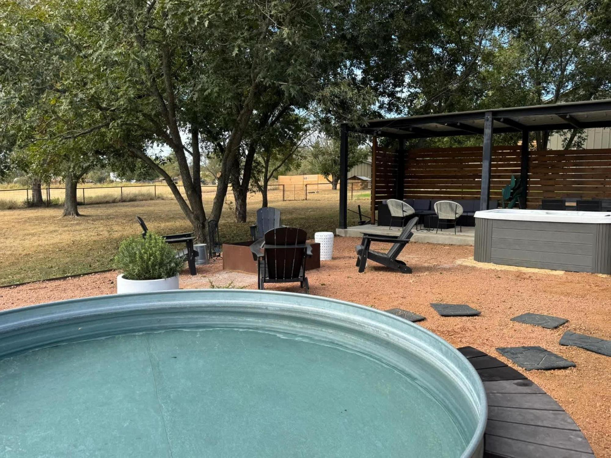 Villa Container Haus Pet Friendly With Cowboy Pool Fredericksburg Esterno foto